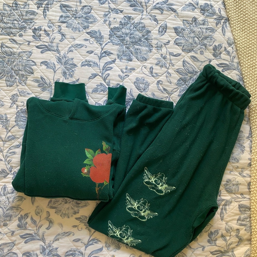 Green Sweater and Pants Set with Floral and Angel Designs